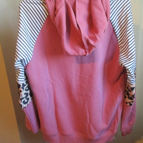 New NWOT Ladies Soft  Pink Pullover Sweatshirt with Hood Snap Close - Picture 3 of 9